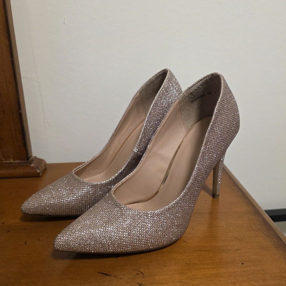Elegant Glitter Pumps